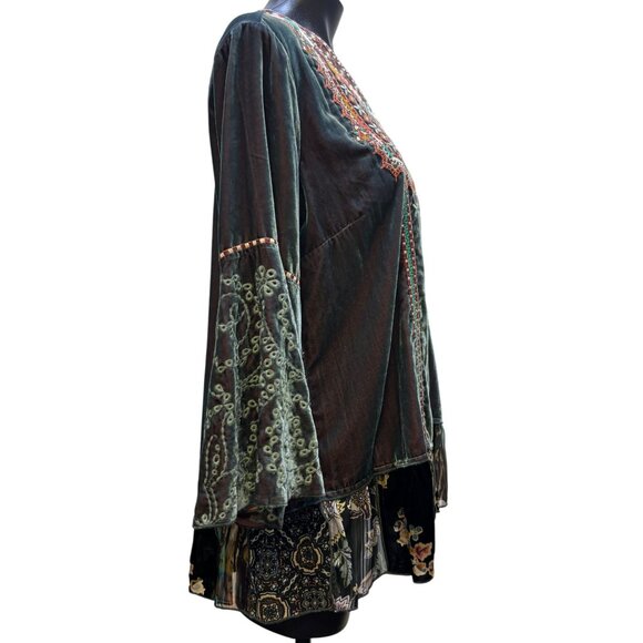 NWT John Mark Velour Embroidered Blouse Green M - Picture 3 of 6